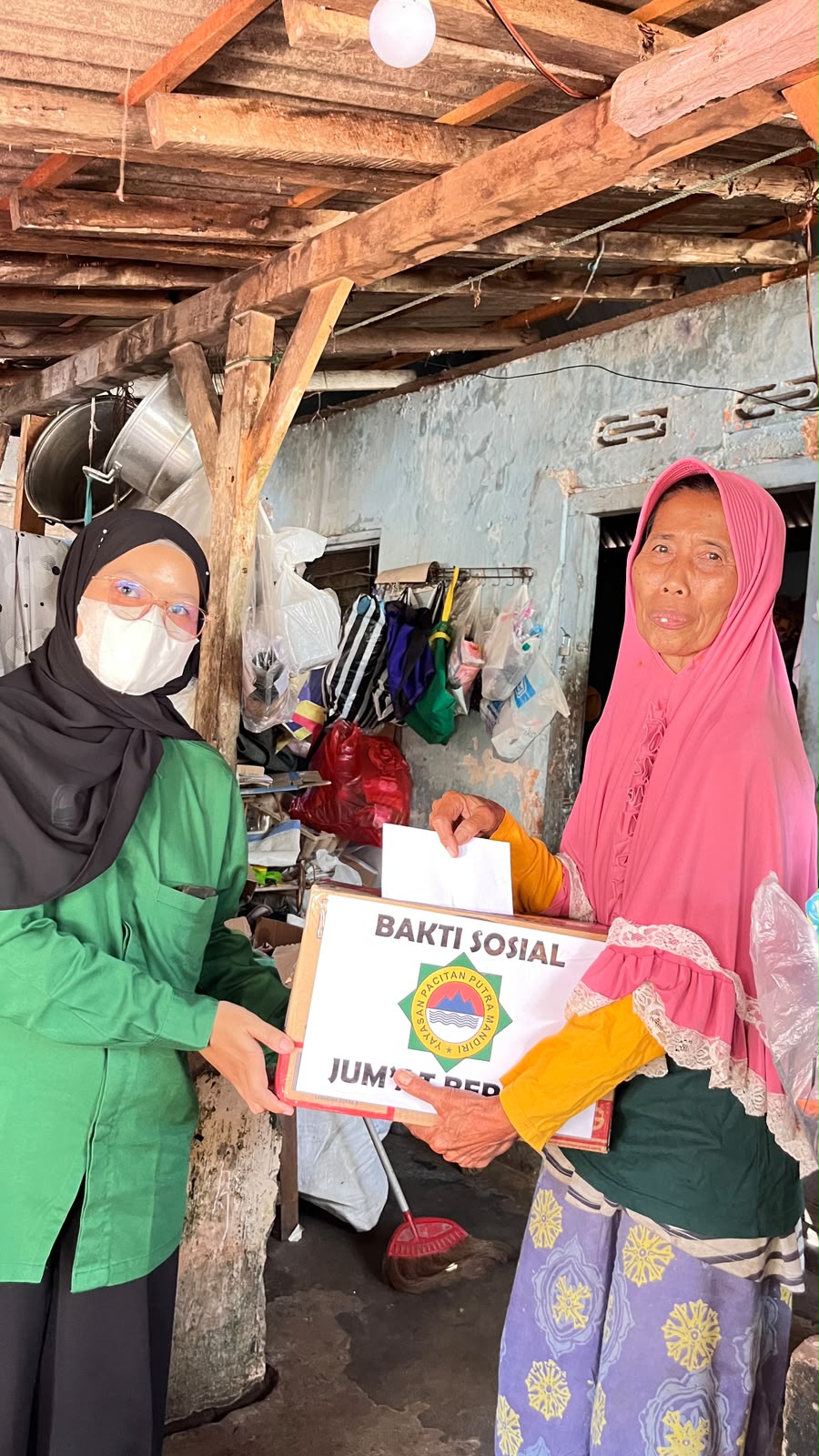 Berbagi Kebahagiaan di Hari Jumat